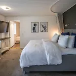 Hotel The 4*